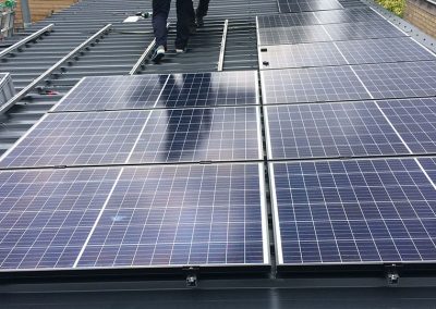 Plaatsing zonnepanelen op plat dak